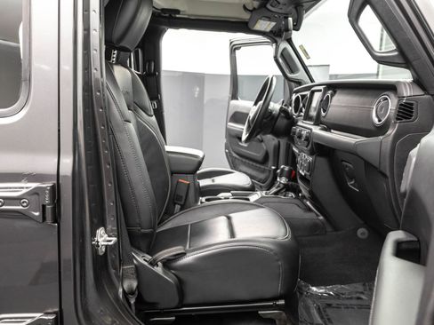 Used 2019 Jeep Wrangler Unlimited Sahara image 39