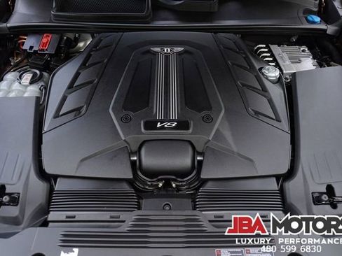 Used 2021 Bentley Bentayga image 21
