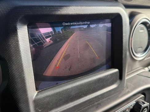 Used 2020 Jeep Wrangler Unlimited Sahara image 24