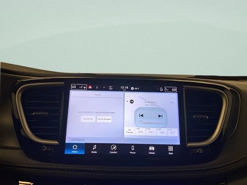 Used 2025 Chrysler Pacifica Select AWD/4WD image 12