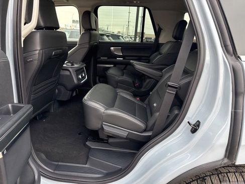 Used 2025 Ford Expedition Platinum image 14