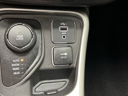 Used 2019 Jeep Compass Latitude AWD/4WD image 21