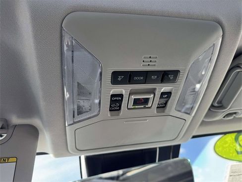 Used 2022 Toyota RAV4 XLE image 32