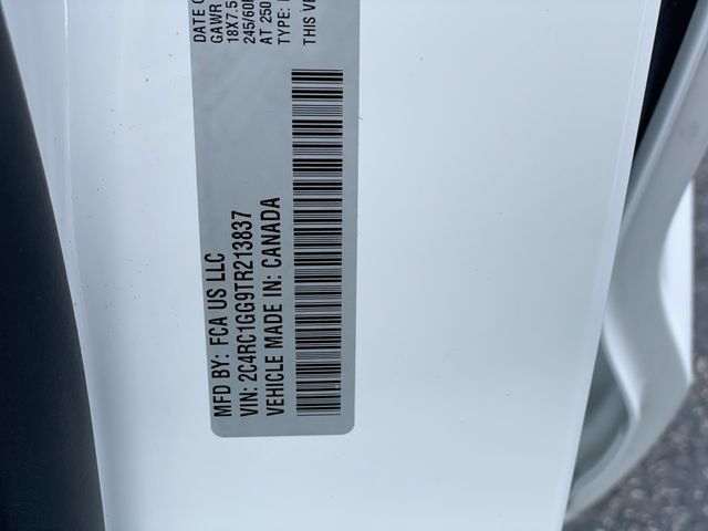 Used 2026 Chrysler Pacifica Limited FWD image 28
