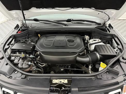 Used 2021 Jeep Grand Cherokee Laredo AWD/4WD image 23