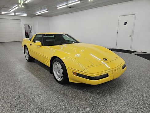 Used 1991 Chevrolet Corvette Coupe RWD image 3
