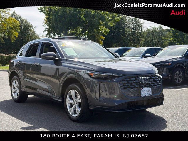 Used 2025 Audi Q5 Premium w/ Convenience Package AWD/4WD image 3