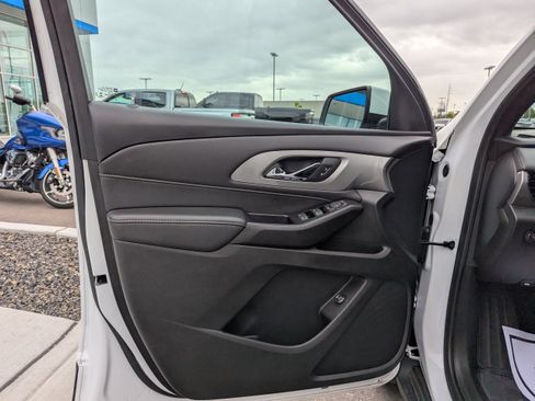 Certified 2023 Chevrolet Traverse LT w/ Rear Camera Mirror Package image 10