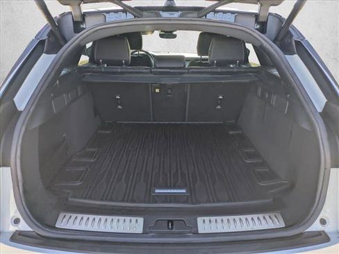 Used 2022 Land Rover Range Rover Velar R-Dynamic S image 4