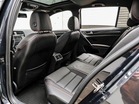 Used 2017 Volkswagen GTI SE image 38