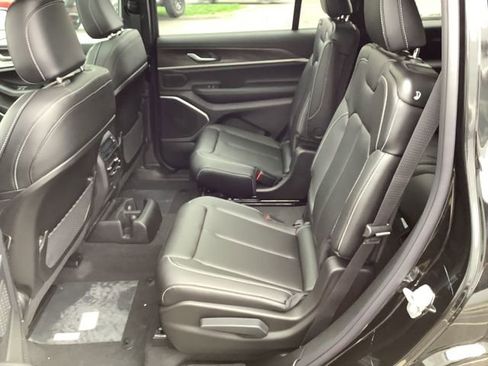 New 2026 Jeep Grand Cherokee L Limited w/ Limited Altitude Package AWD/4WD image 11