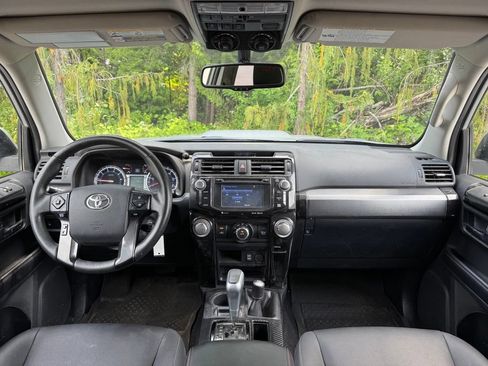 Used 2019 Toyota 4Runner TRD Off-Road Premium AWD/4WD image 2