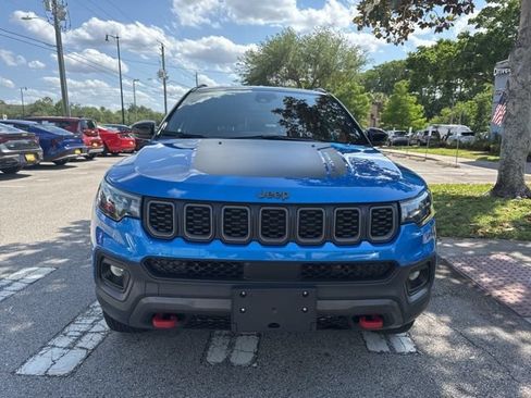 Used 2025 Jeep Compass Trailhawk AWD/4WD image 3