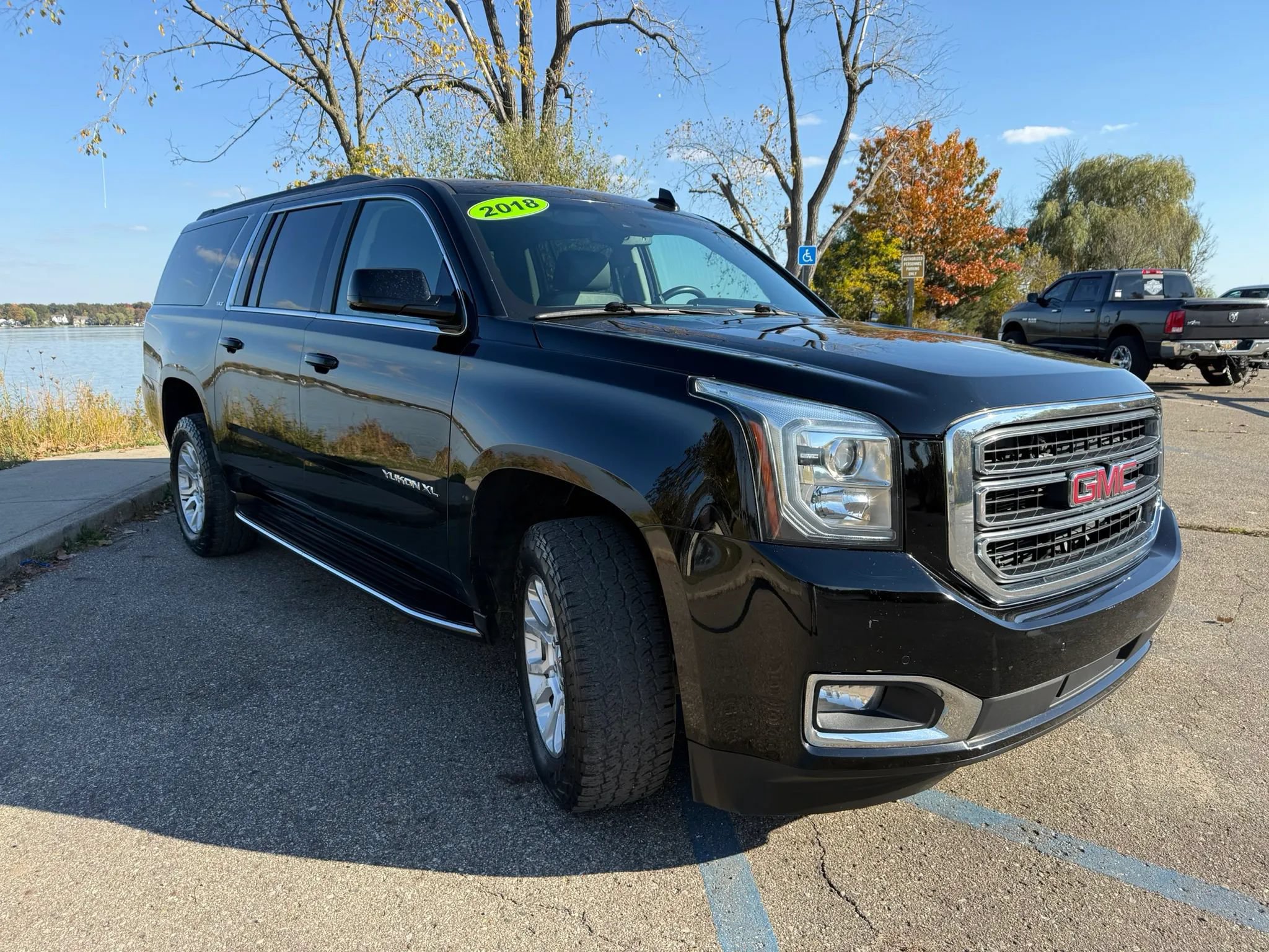 Used 2018 GMC Yukon XL SLT AWD/4WD image 2