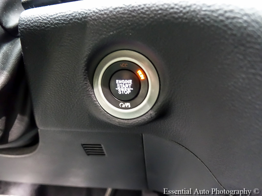 Used 2025 Chrysler Pacifica Limited FWD image 17