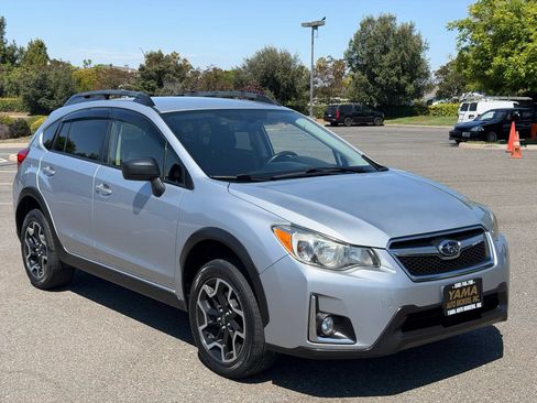 Used 2017 Subaru Crosstrek 2.0i AWD/4WD image 7