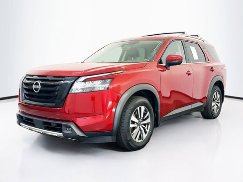 Used 2023 Nissan Pathfinder SL w/ Black Appearance Package AWD/4WD image 3
