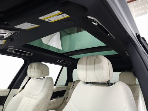 Certified 2025 Land Rover Range Rover SE AWD/4WD image 15