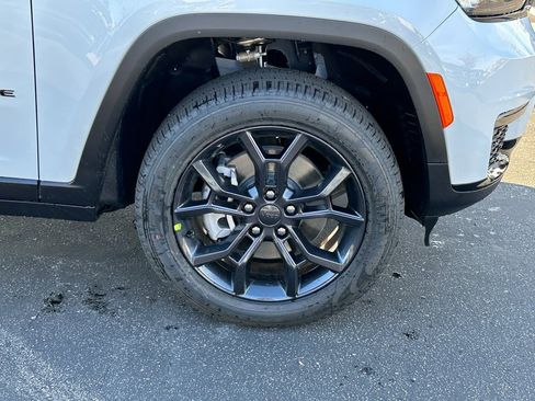 New 2025 Jeep Grand Cherokee L Limited image 8