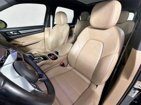 Certified 2022 Porsche Cayenne Platinum Edition w/ Premium Package Plus AWD/4WD image 5