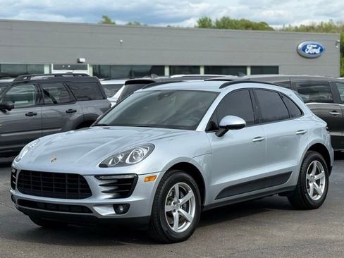 Used 2017 Porsche Macan AWD/4WD image 36