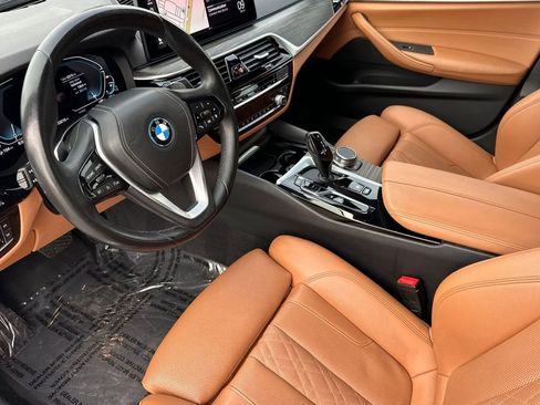 Used 2023 BMW 530e w/ Convenience Package RWD image 9
