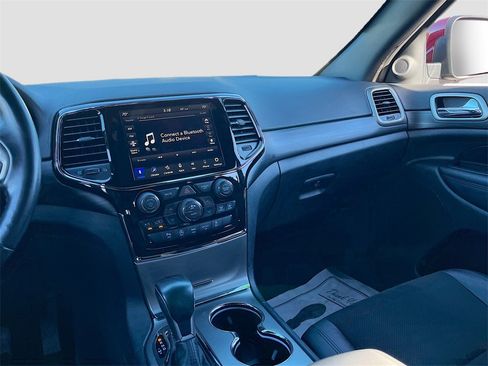 Certified 2020 Jeep Grand Cherokee Laredo w/ Laredo X Package image 23