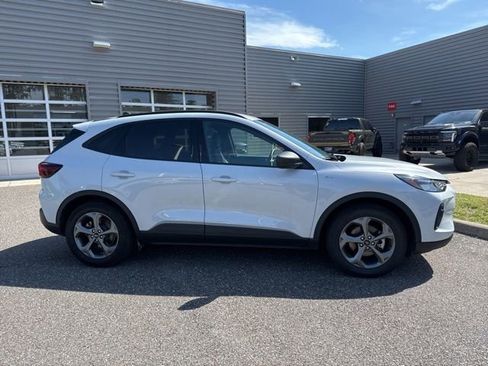 Used 2025 Ford Escape ST-Line FWD image 3