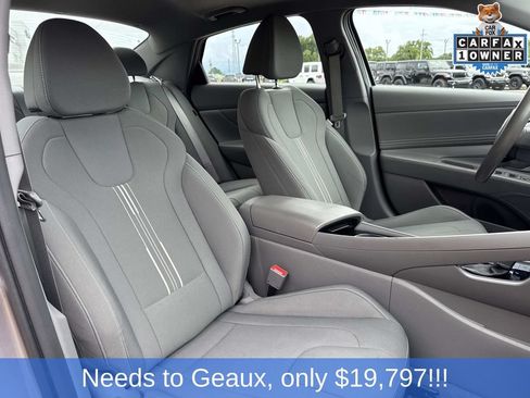 Used 2025 Hyundai Elantra SEL FWD image 24