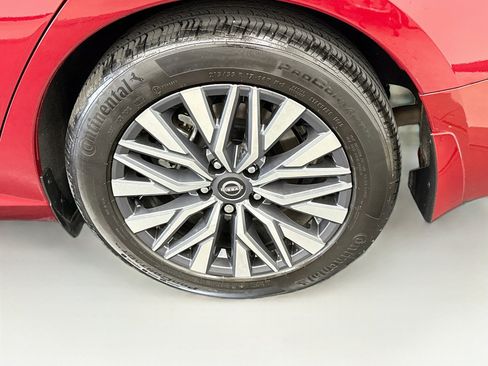 Used 2023 Nissan Altima 2.5 SV FWD image 11