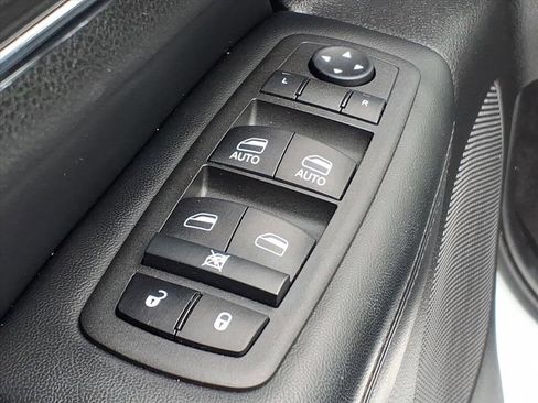 Used 2022 Jeep Grand Cherokee Limited image 13