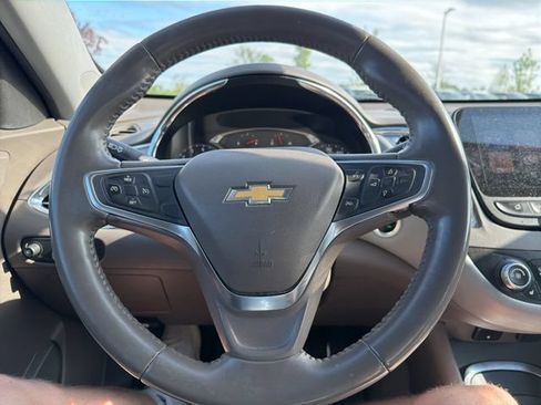 Used 2017 Chevrolet Malibu LT FWD image 33