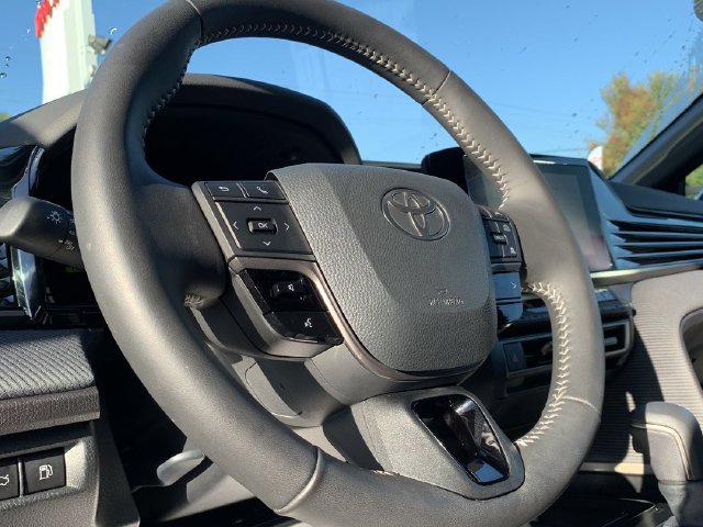 Used 2026 Toyota Camry SE w/ Convenience Package FWD image 18