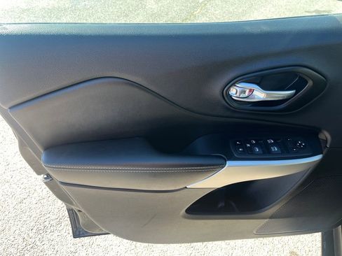 Used 2022 Jeep Cherokee Latitude w/ Sun & Sound Group image 22