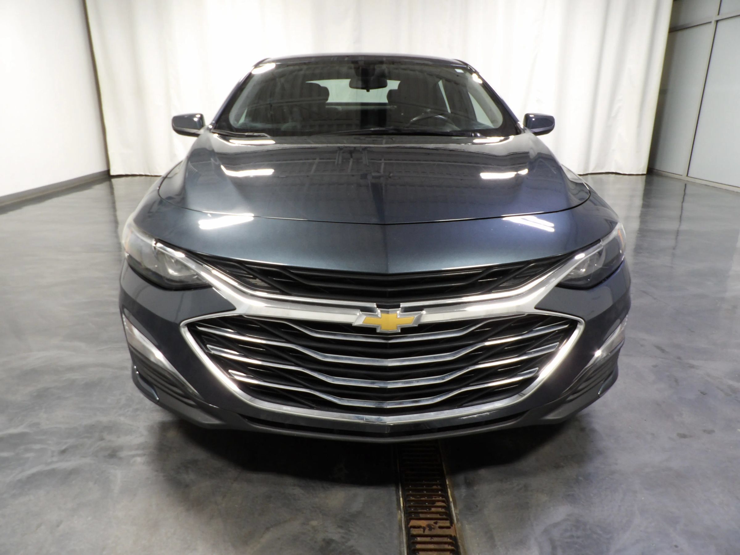 Used 2021 Chevrolet Malibu LS w/ Driver Confidence Package FWD image 2