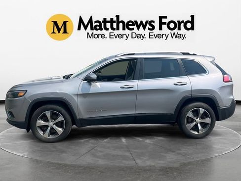 Used 2019 Jeep Cherokee Limited AWD/4WD image 2