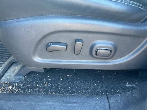 Used 2018 Nissan Pathfinder SL image 10