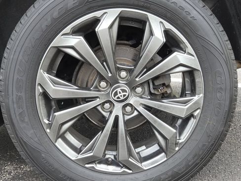 Used 2022 Toyota RAV4 Limited AWD/4WD image 15