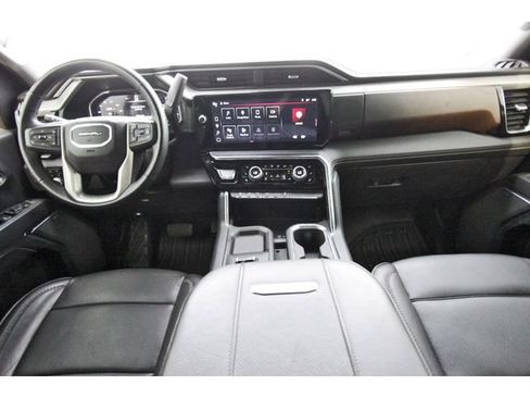 Used 2024 GMC Sierra 3500 Denali w/ Denali Reserve Package AWD/4WD image 8