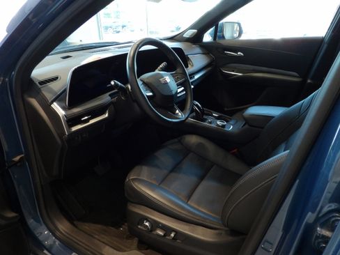 Used 2024 Cadillac XT4 Premium Luxury image 14