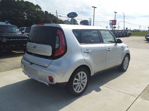 Used 2018 Kia Soul + FWD image 5