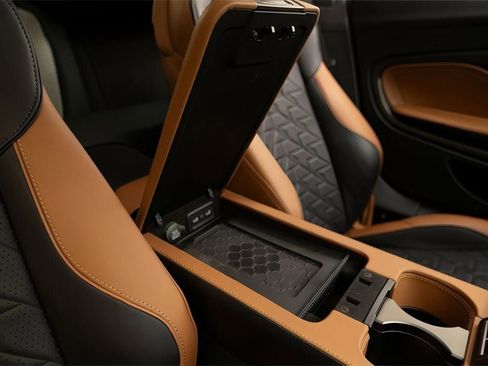 Used 2025 Aston Martin Vanquish image 34