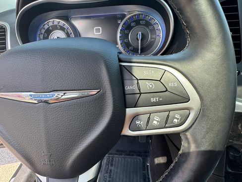 Used 2017 Chrysler 300 C w/ Safetytec Plus Group image 30