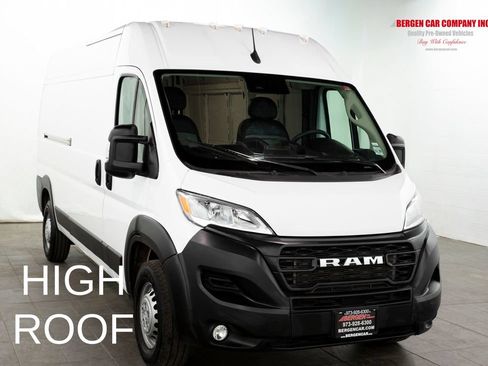 Used 2025 RAM ProMaster 2500 w/ Convenience Group FWD image 1