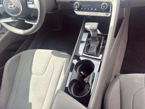 Used 2025 Hyundai Elantra Blue image 33