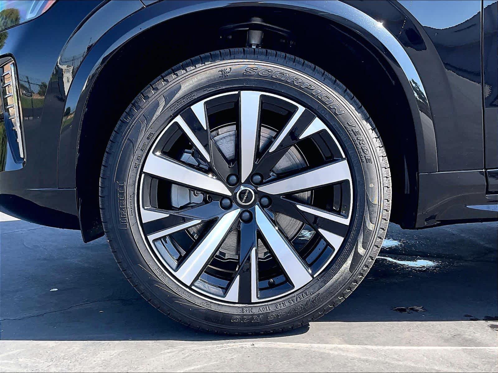 New 2027 Volvo XC90 B5 Core AWD/4WD image 14