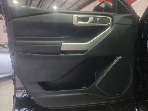 Used 2024 Ford Explorer XLT w/ Equipment Group 202A image 17