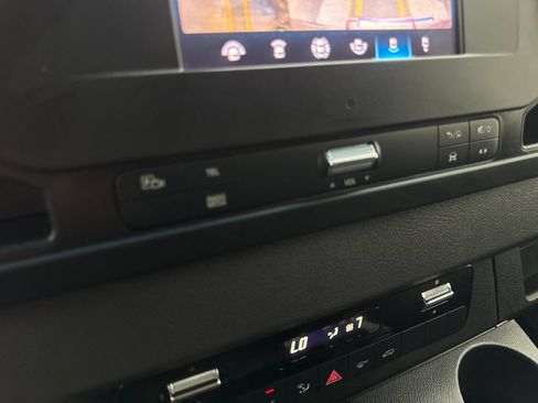 Used 2024 Mercedes-Benz Sprinter 2500 image 57