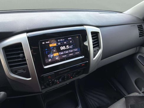 Used 2015 Toyota Tacoma PreRunner image 38