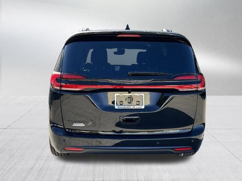 New 2026 Chrysler Pacifica Select w/ S Appearance Package image 6